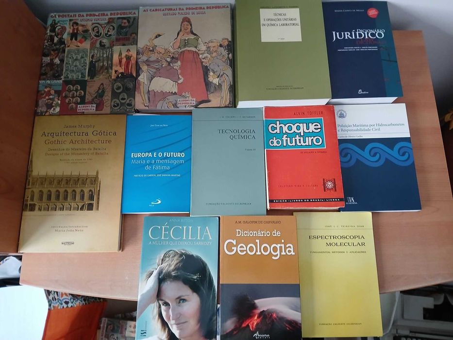 Livros de vários estilos literários