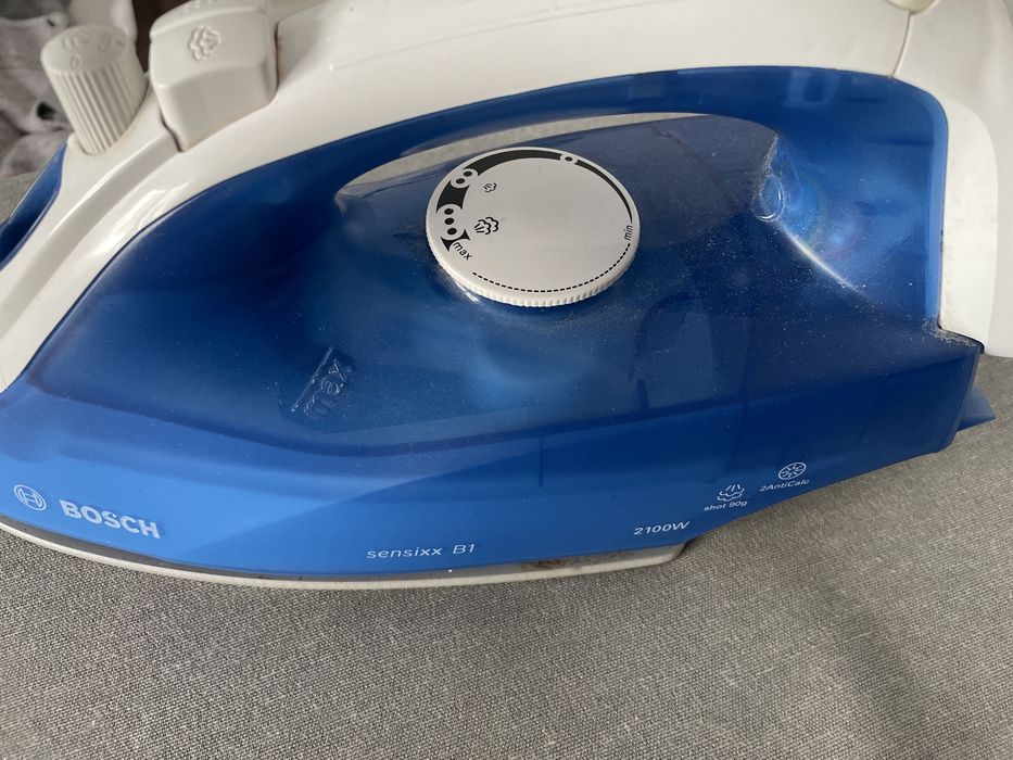 Ferro de engomar a funcionar