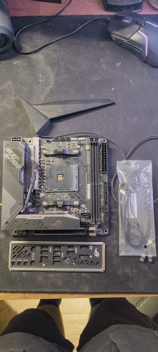 Płyta główna Asus ROG Strix X570-i Gaming Mini Itx