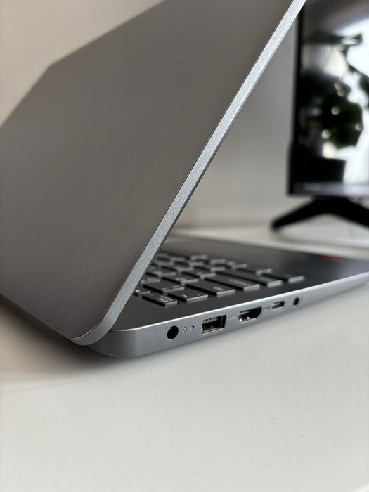 LENOVO IdeaPad 3 15.6 R5-5500U 8GB RAM 512GB SSD