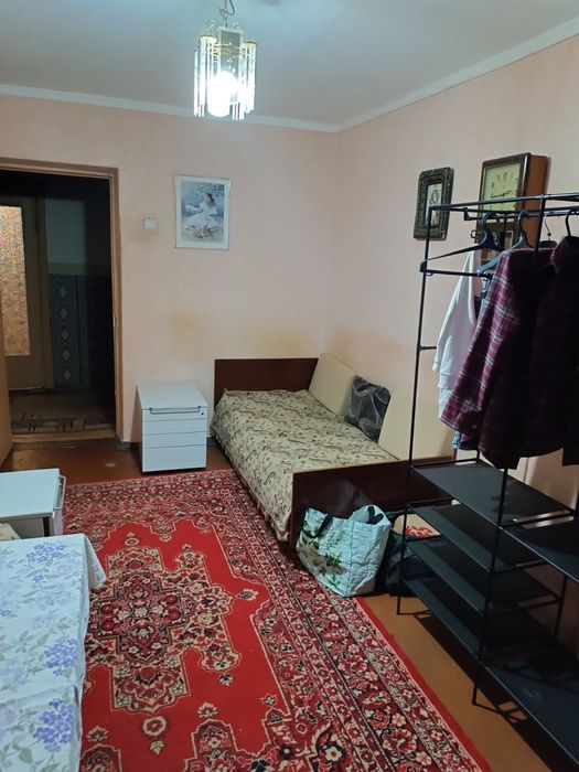 здам окрему кімнату для дівчини студентки. власниця