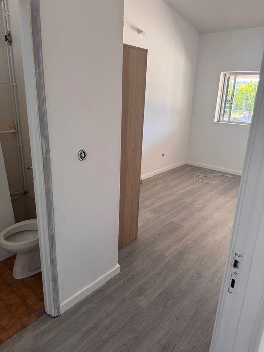Alugar quarto em pequena quinta com área de lazer