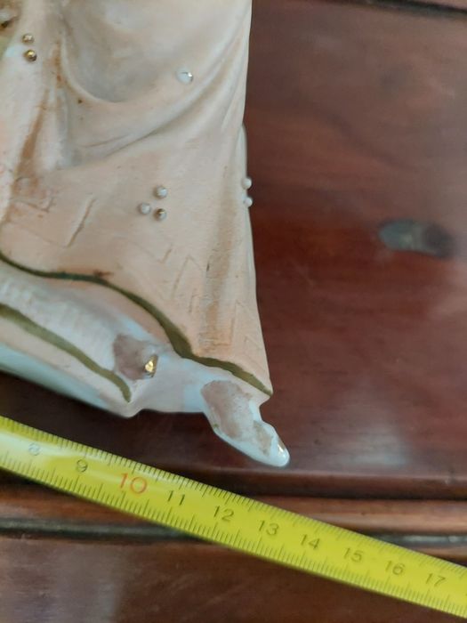 Rara escultura em porcelana europeia