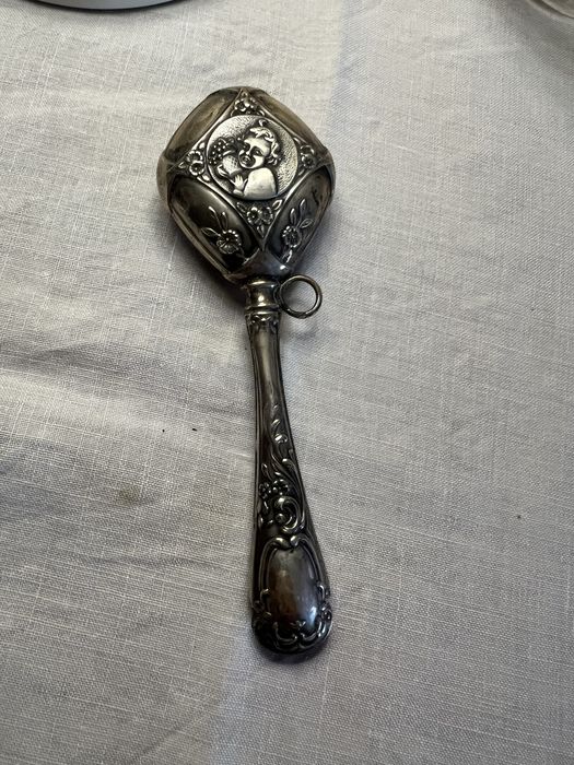 Roca de bebé em prata