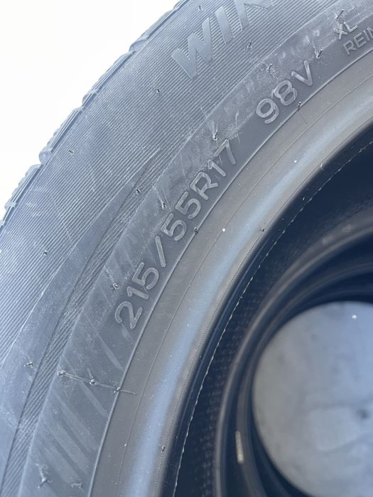 Шини зимові нові 215 55 17 .