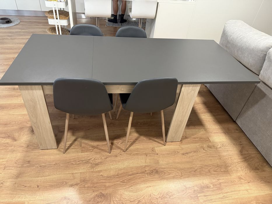 Conjunta mesa extensivel + 4 cadeiras URGENTE
