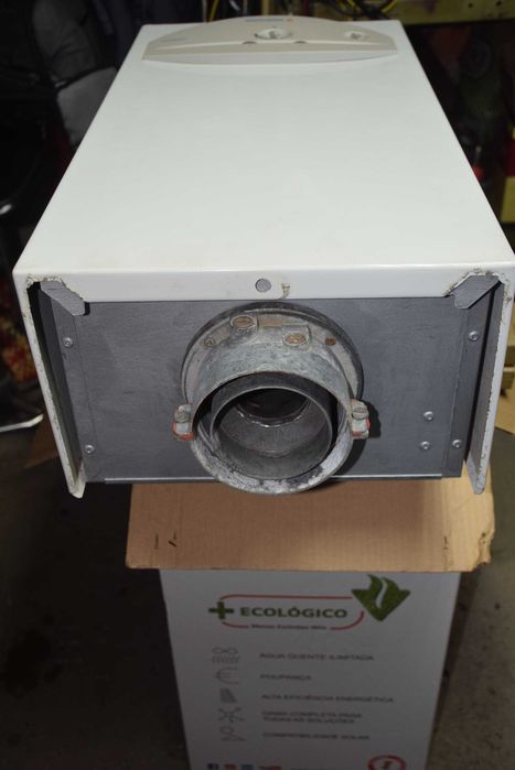 Esquentador ventilado compacto Vulcano WT11 AM1 E23 S3506 gás natural