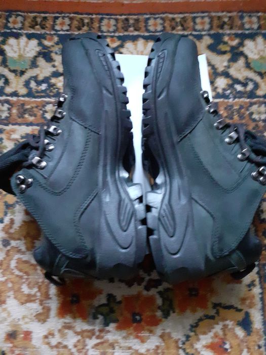 Продам чоловічі кросівки