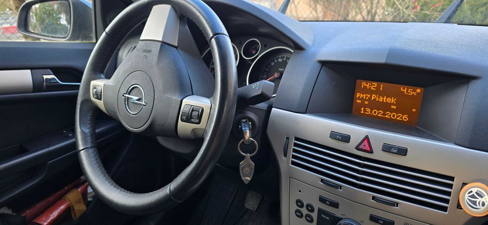OPEL ASTRA H GTC 1,4 Benz. 2008 r.