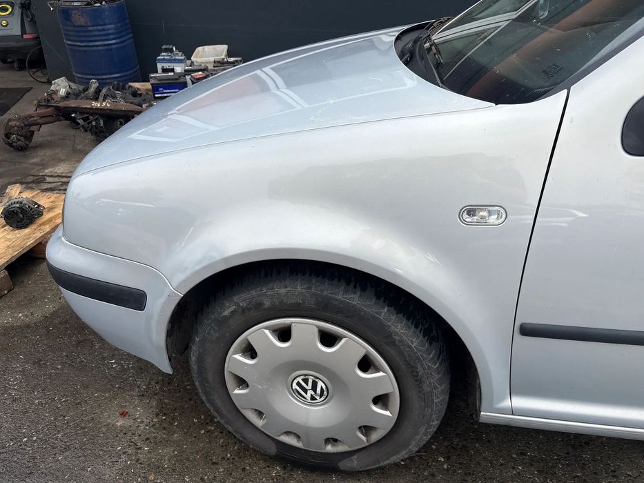 BŁOTNIK LEWY VW GOLF 4 NR LAKIERU LB7Z