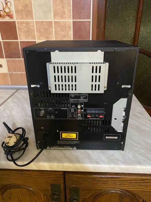 Музичний центр на диски і касети