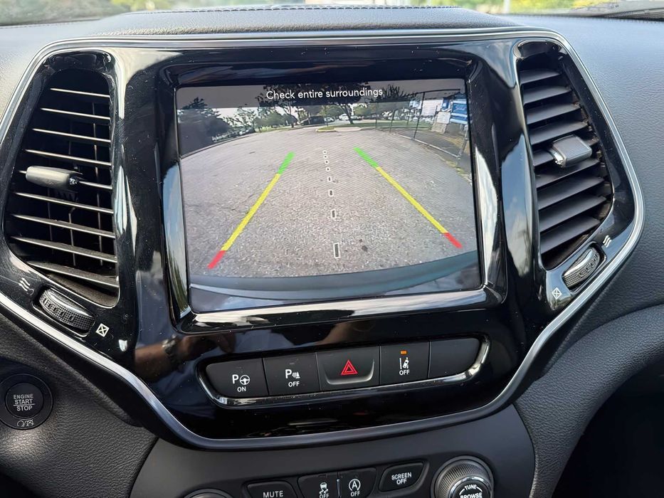 Jeep Cherokee      2021
