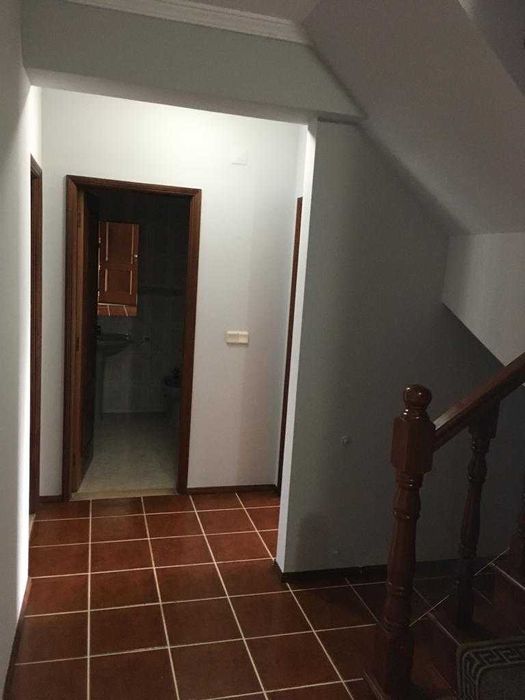 arrenda-se T4+1 duplex - Bustos