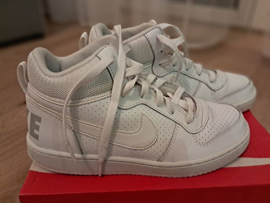 Buty Nike Court Borough Mid (GS) r. 40