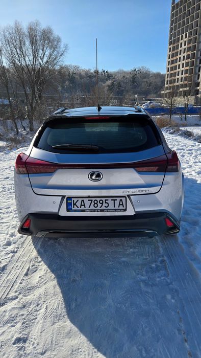 Lexus UX 250h AWD F Sport Design 2023 Гибрид пробег 7800км