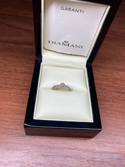 Pierścionek zaręczynowy z diamentami