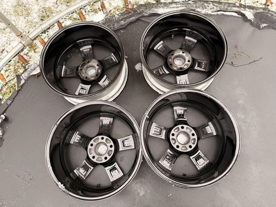 Felgi aluminiowe Dezent 17 cali 5x114,3 Et48,7jx17 w bdb stanie