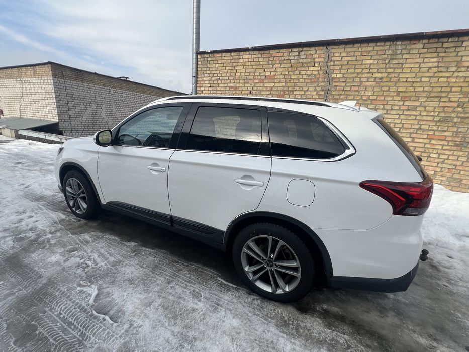 Mitsubishi outlander  (мітсубісі, аутлендер)