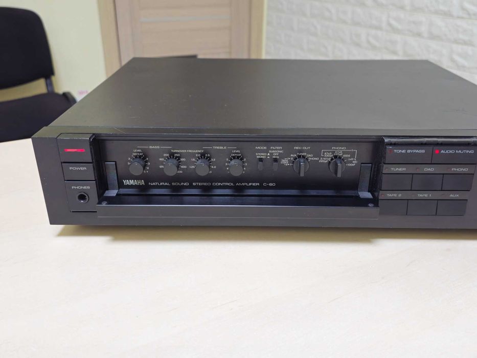 Yamaha C-60 — вінтажний Hi-Fi попередній підсилювач / preamp (Japan)