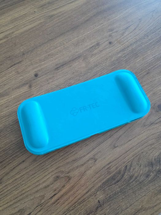 Consola Nintendo Switch Light com capa +2 jogos