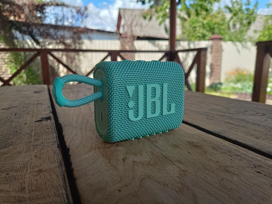 Аккумуляторная колонка Jbl go 3 . Jbl charge 5.