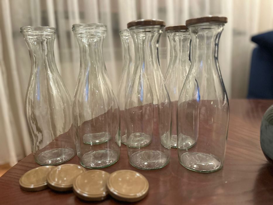 Стікляні банки під вино
