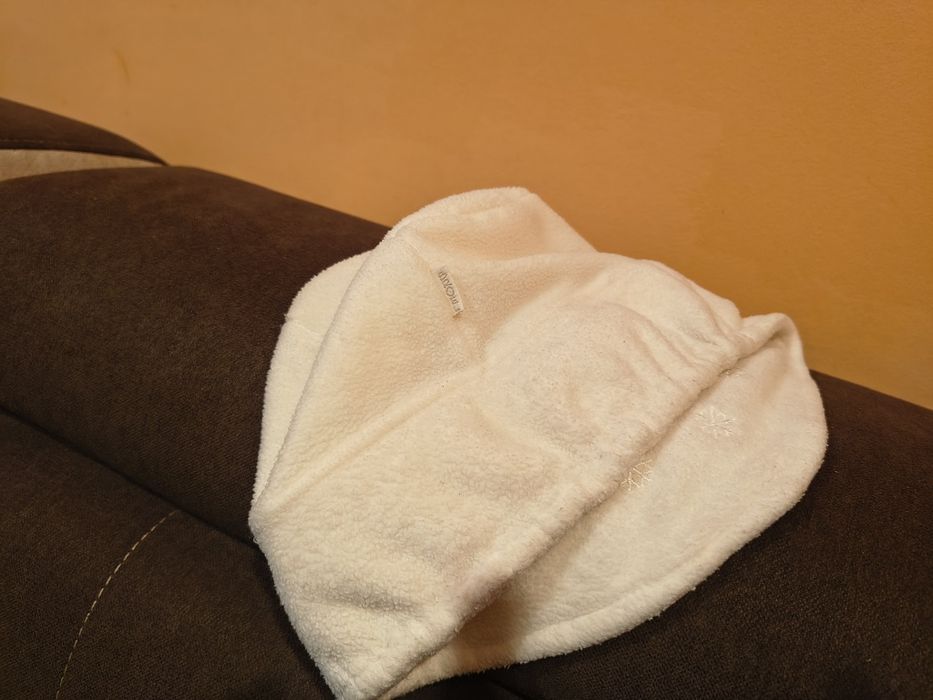 kremowa czapka  , kapelusz polarowy