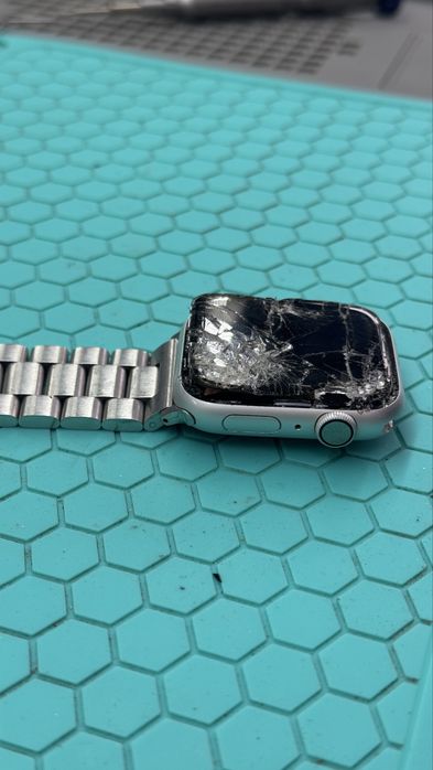 Ремонт iPhone та Apple Watch