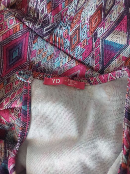 Sukienka różowa wzorzysta rozkloszowana odcinana w pasie na ramiączkac