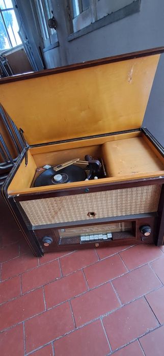 Gira discos e rádio