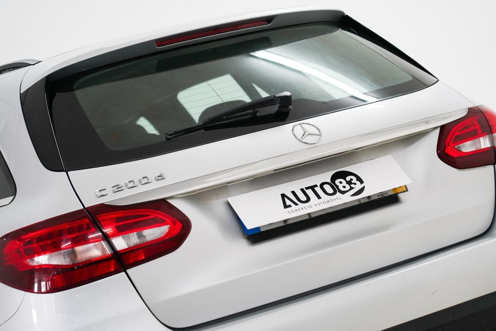 Mercedes-Benz C 200 — fotografia 12