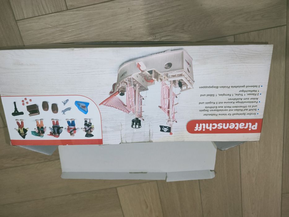 Drewniany statek piracki Playtive