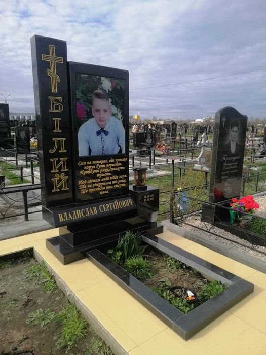 ПАМ'ЯТНИКИ ГРАНІТНІ. Пам'ятники військовим.