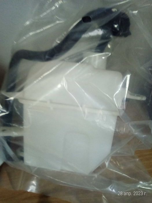 Бачок омывателя расширительный Camry 70  ES NX RAV4 Venza горловина