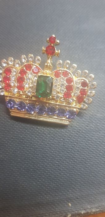 Брошь в виде короны с кристалами