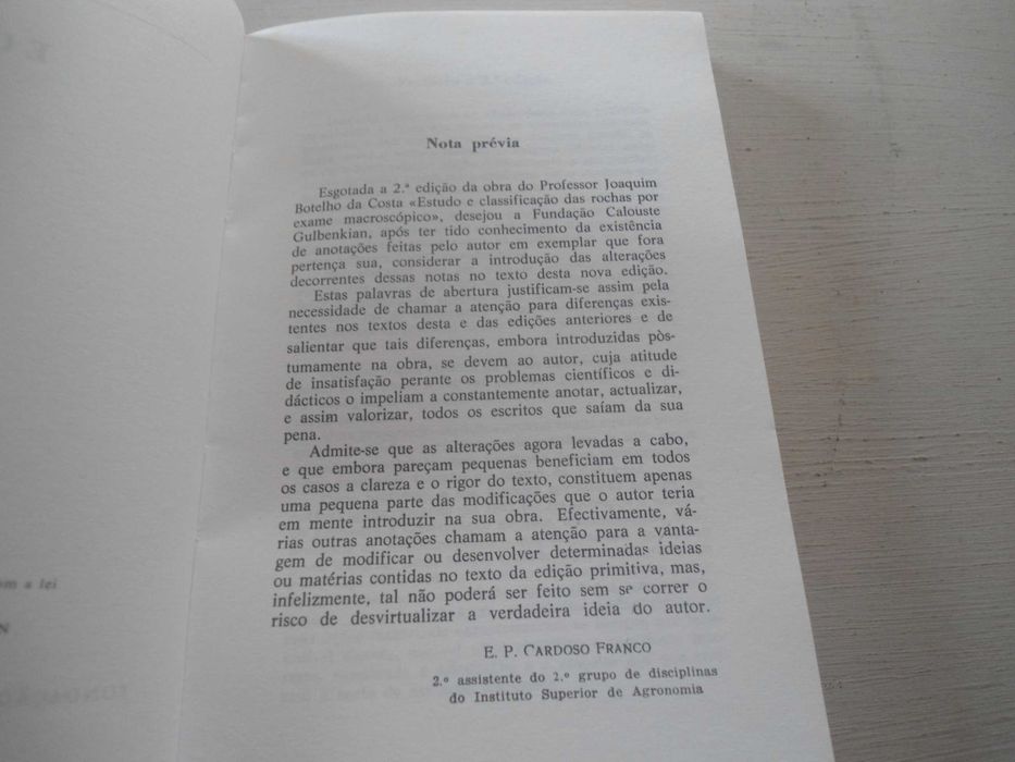 Estudo e Classificação das rochas por exame macroscópico Joaquim Costa