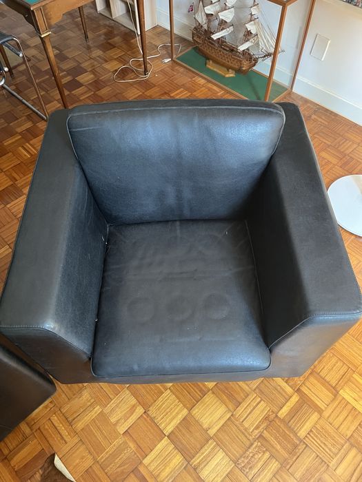 Conjunto 2 sofas em pele preta