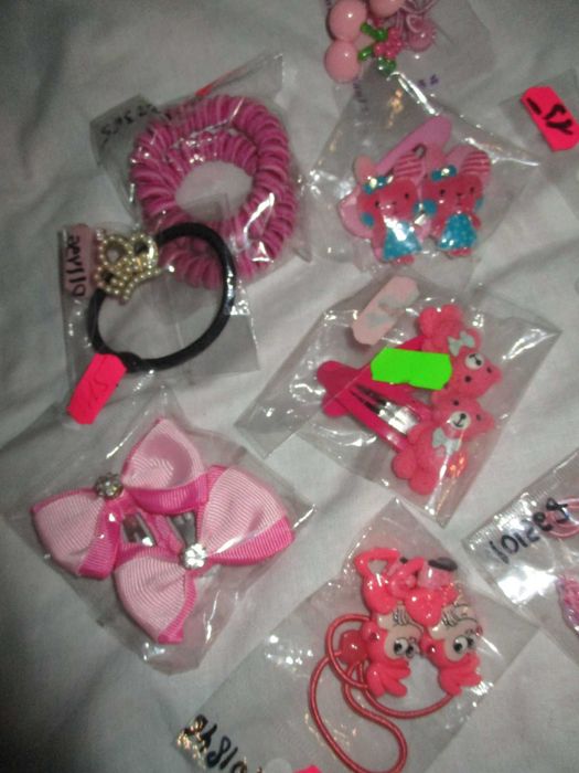 набор детских заколок и резинок