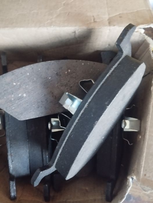 Передні гальмівні накладки