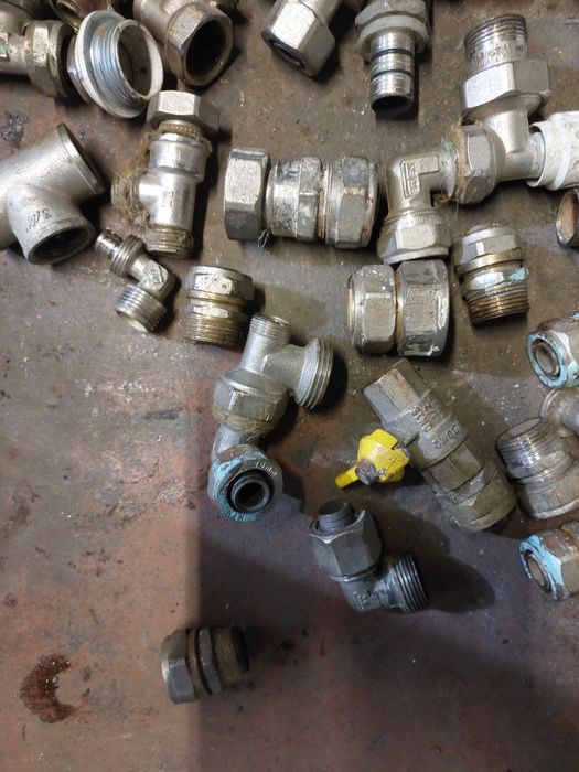 продам фитинг водопроводный