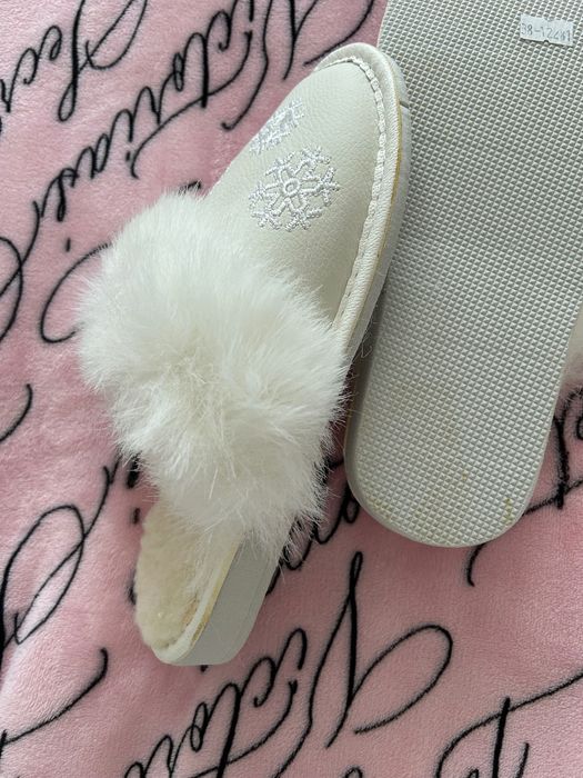 шкіряні домашні тапки на хутрі на розмір 37-37,5, устілка 24 см