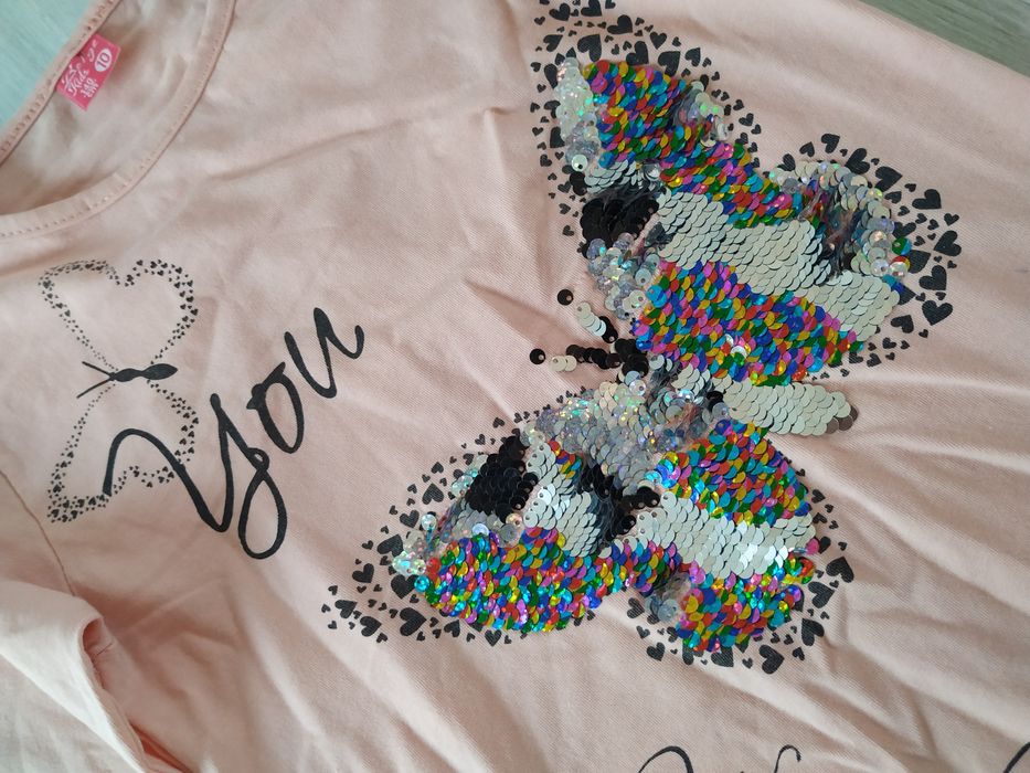 Łososiowa bluzka z cekinowym motylem rozm. 140