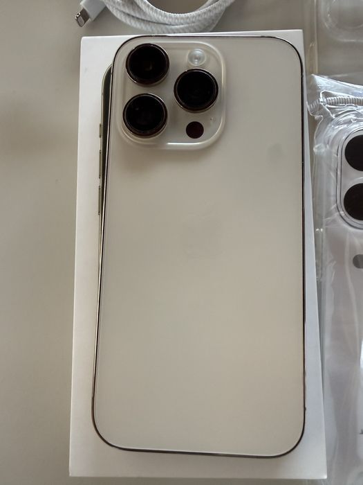 Iphone 14 pro dourado