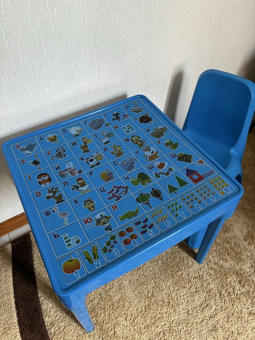 Продам дитячий Стіл зі стілцем
