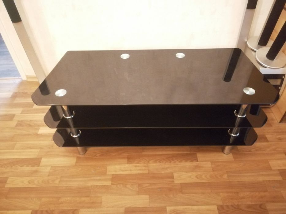 Стеклянная полка под TV