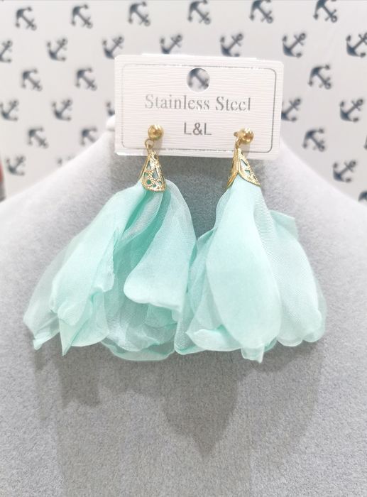 Kolczyki ze stali chirurgicznej.