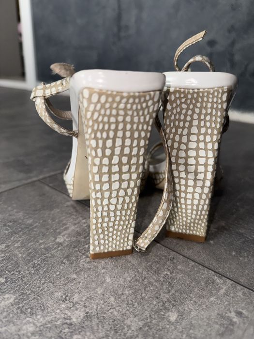 Туфли босоножки даром