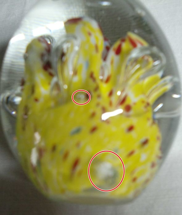 Pisa papeis em vidro