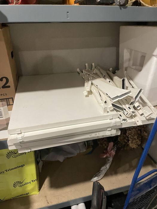 Estante IKEA Boaxel. So prateleiras e apoios