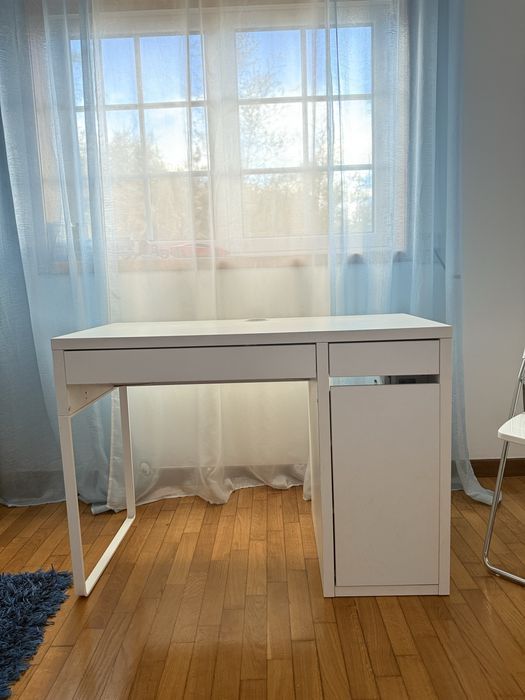 Secretaria Branca c/ cadeira